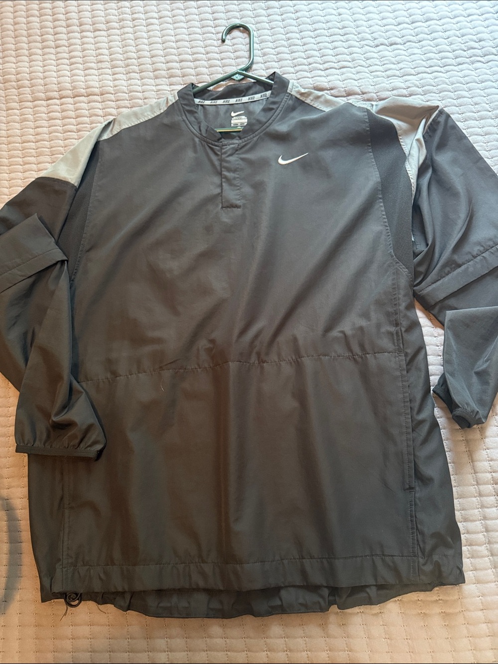 Nike Men's Black Windbreaker with Gray Shoulder Panels